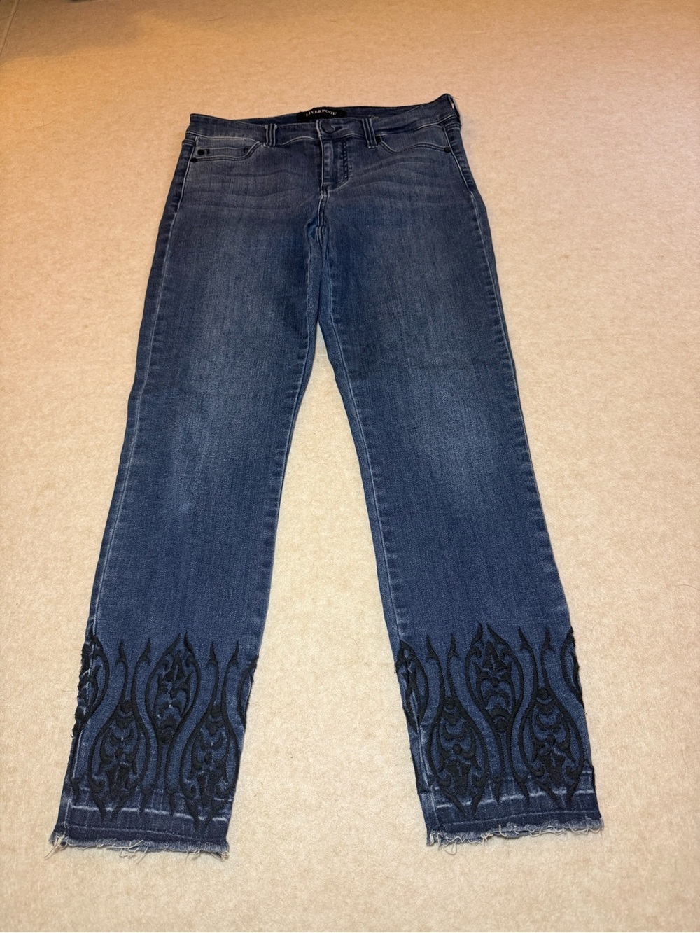 Liverpool The Ankle Skinny Frayed Raw Hem Medium Wash Black Embroidery Size US 6